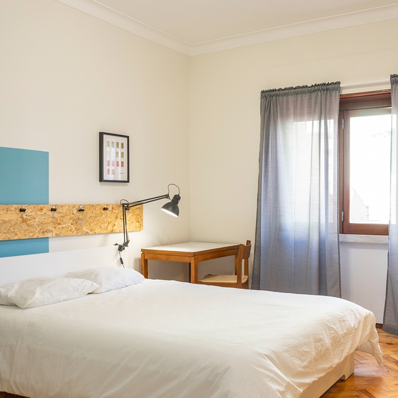 Double BedRoom sitio living Santa Apolónia