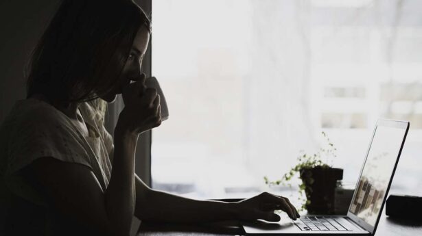 5 Advantages of the Hybrid Workplace Model