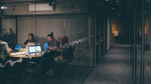 5 benefícios das reuniões presenciais